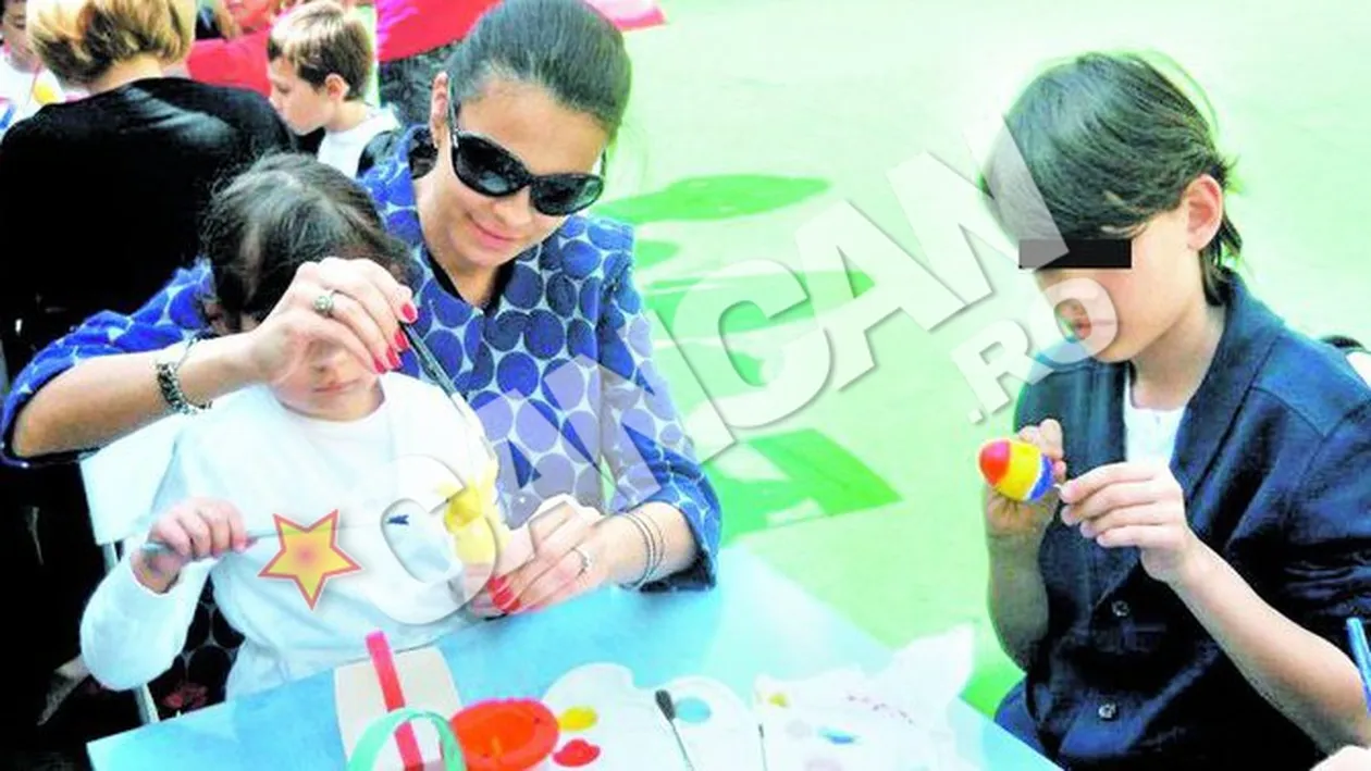 Anca Serea se muta cu toata familia la maternitate. Naste cu mama, copiii si iubitul de mana