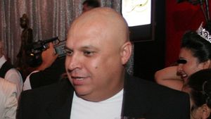 Nasul lui Jean de la Craiova, calcat de recuperatori! "Sportivii" care il apara pe Meme Stoica vor sa-i ia 1 milion de euro!