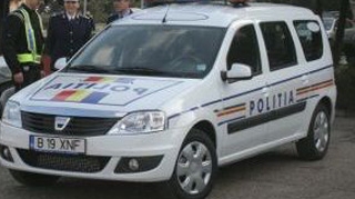 VIDEO Cinci masini de politie dotate cu radare "invizibile" de 150.000 de lei s-au lovit intre ele!
