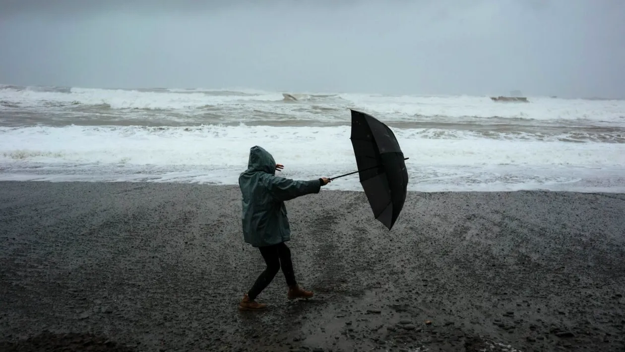 România, lovită de un ciclon mediteranean! ANM e în alertă, a emis avertizare pentru mai multe judeţe din ţară