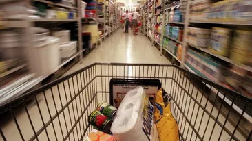 PROMOTIA-SOC a celui mai cunoscut supermarket din Romania! Ce au gasit pe net parintii care cautau RECHIZITE la reducere