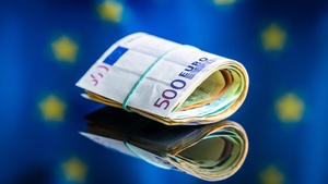 Cât costă 1 euro după căderea Guvernului! Leul intră sub presiune