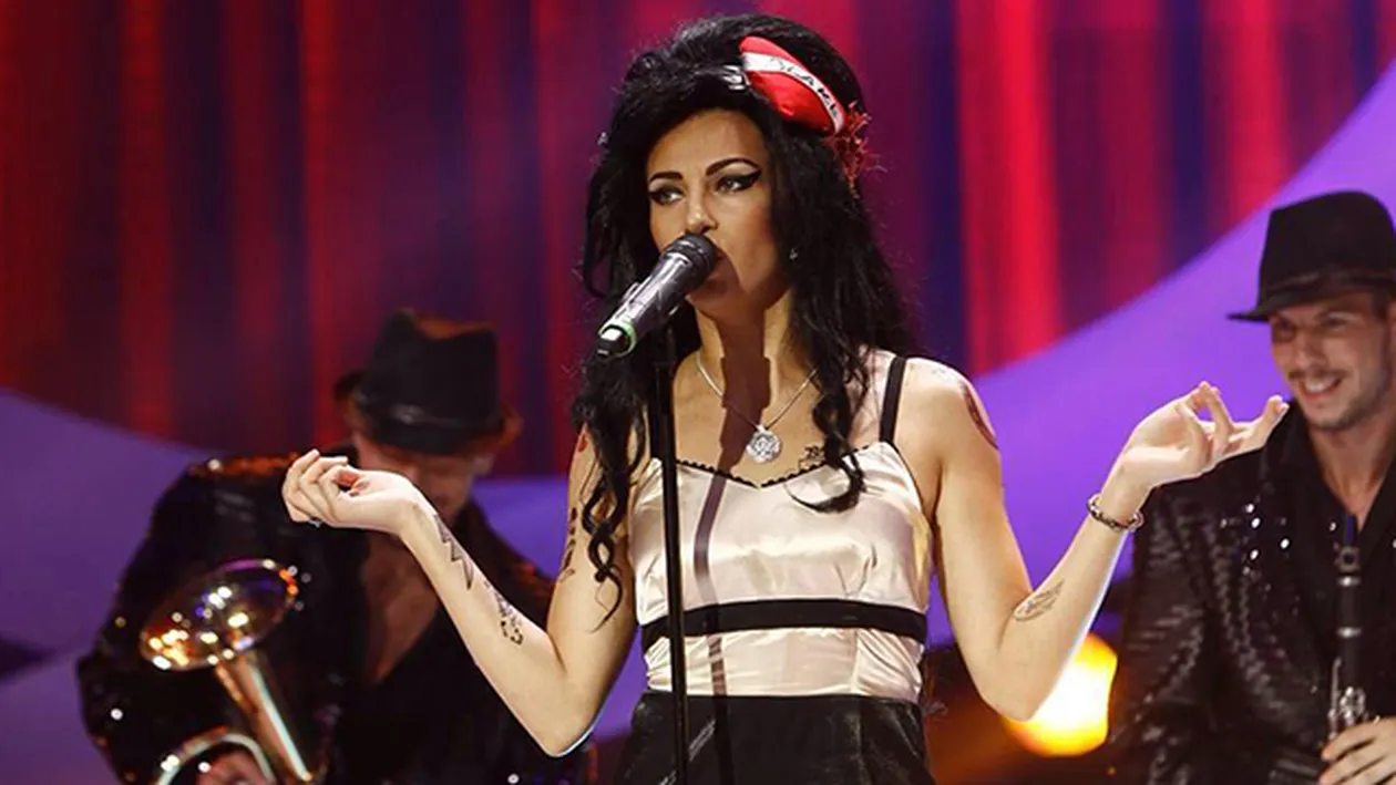 Lora, acuzata ca a urcat beata pe scena si a avut un comportament indecent! Ce s-a vazut cand si-a ridicat fusta