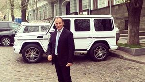 Când au văzut ce numere de înmatriculare şi-a pus acest moldovean, poliţiştii i le-au confiscat pe loc!