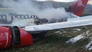 Un avion plin cu pasageri a luat foc!