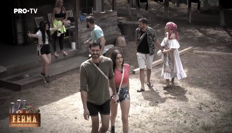 George Burcea și Viviana Sposub, ținându-se de mână după ce Mihaela Rădulescu le-a tăiat sfoara care îi ținea legați unul de celălalt © Pro TV