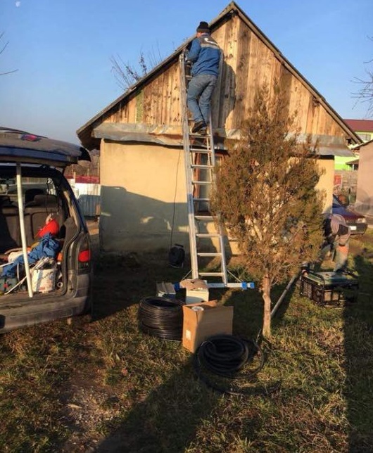 În decembrie anul trecut, au fost trase firele de curent, ca să aibă și Denis acces la desene animate