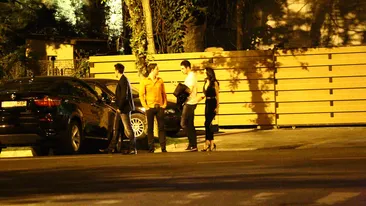 Alex Piturca, amorezat pana peste cap de o bruneta! Nu s-a dezlipit de ea o noapte intreaga si a hranit-o cu lingurita lui!