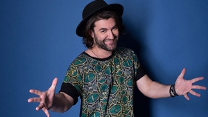 Ce mașină conduce Smiley. A scos din buzunar o avere, pentru bolidul de lux