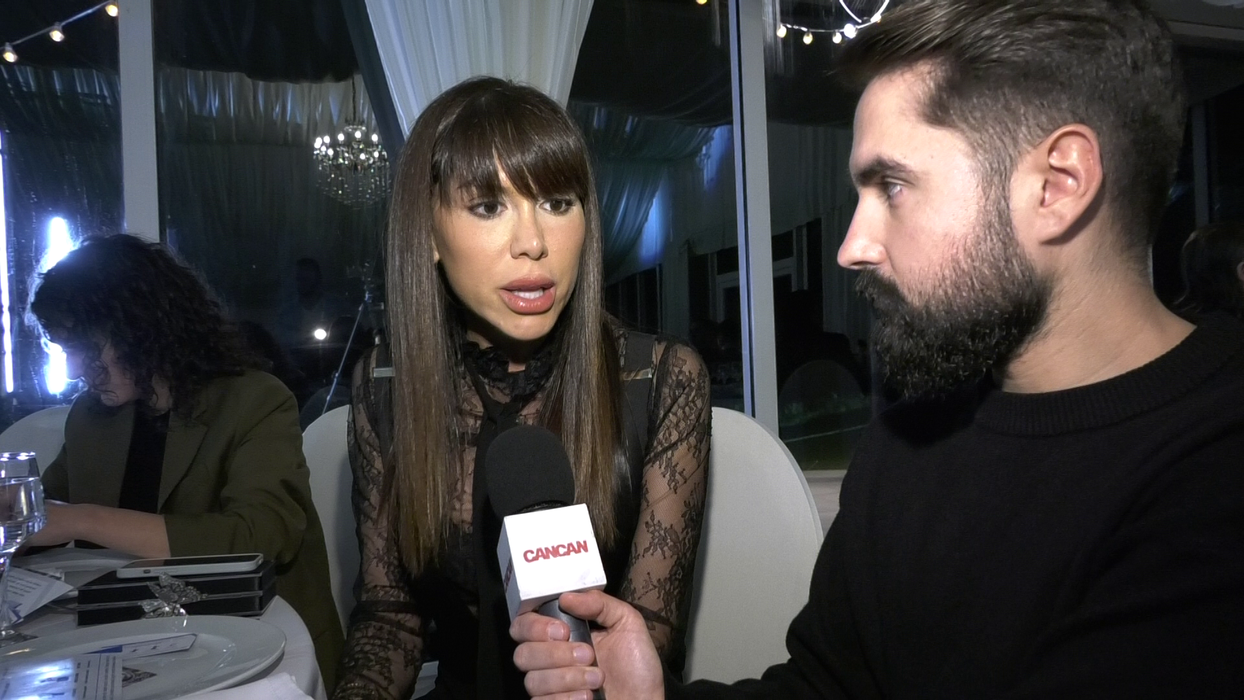 Denise Rifai: "Îmi place foarte mult publicul, pentru că am un cu totul alt public față de ce eram obișnuită înainte, toate segmentele de vârstă. E o onoare să vezi copii pe stradă că vin și ne jucăm de-a întrebările!" (Foto: Captură video)