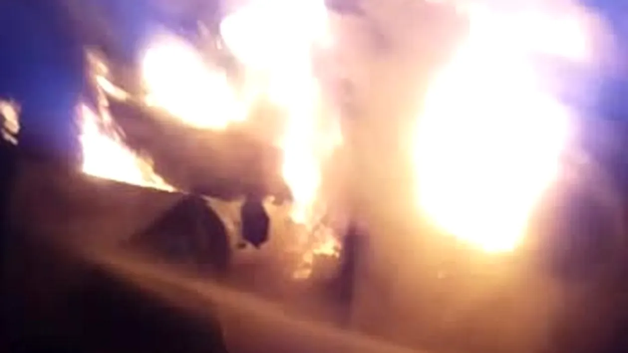 Incendiu uriaş în Prahova! Pompierii au intervenit cu 4 autospeciale