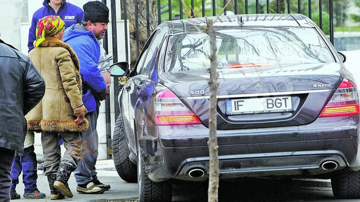 Gigi Becali, asaltat de saraci la intrarea in curtea palatului! A trimis la plimbare trei cersetori