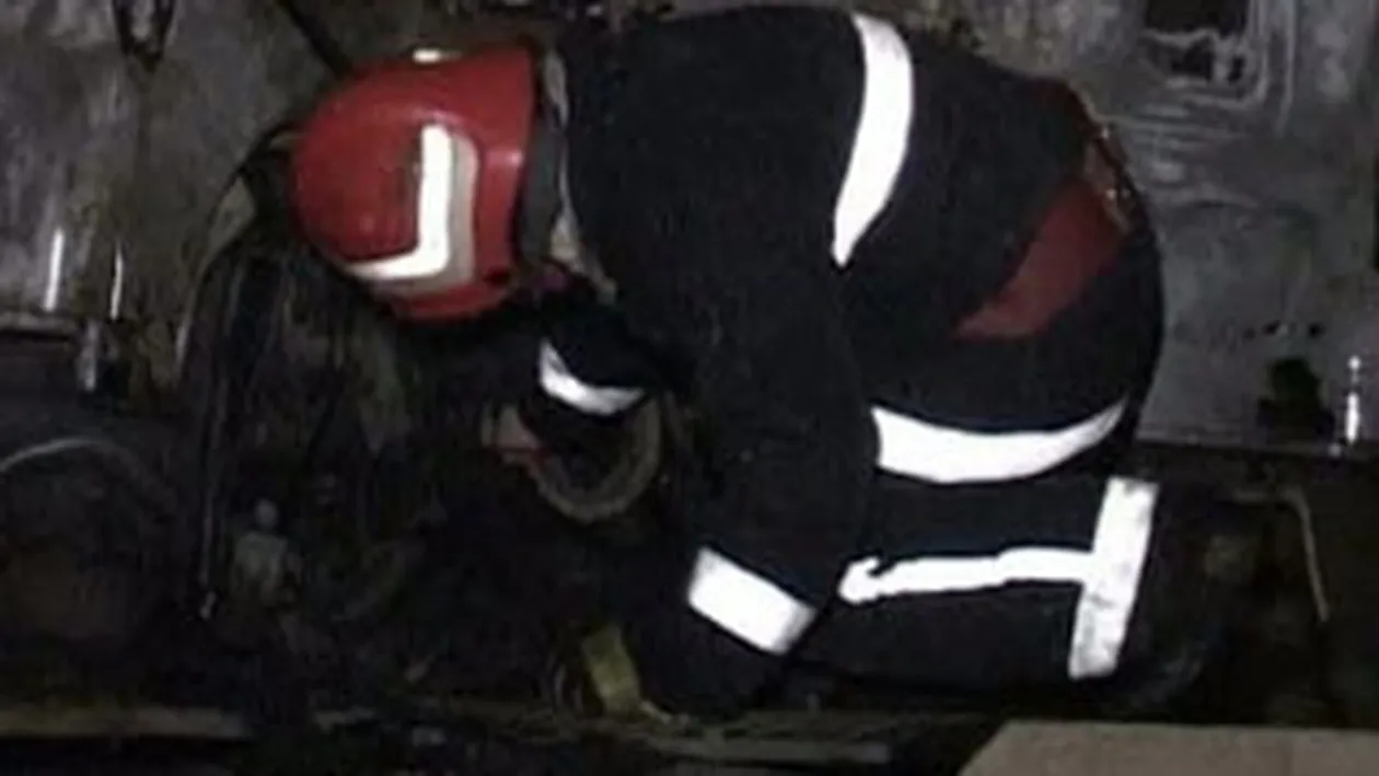 Cabina unui tir a luat foc in trafic!