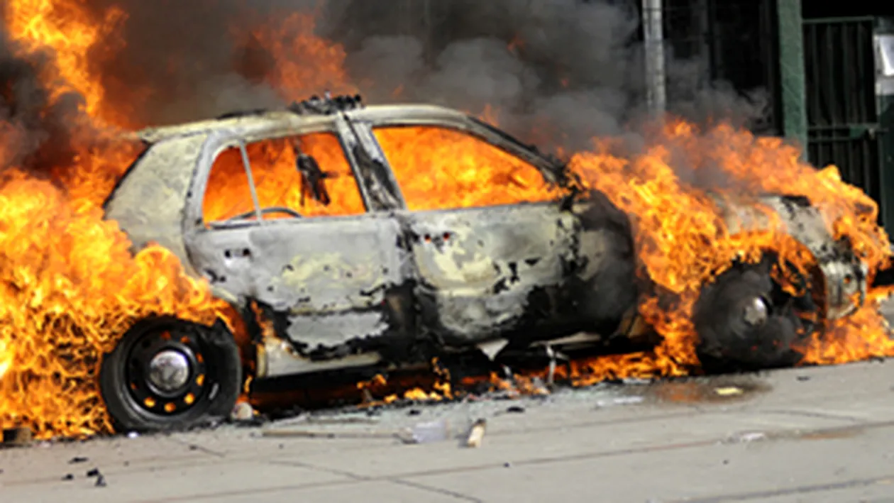 Explozie in centrul Chisinaului, langa Ambasada Chinei! O masina a sarit in aer