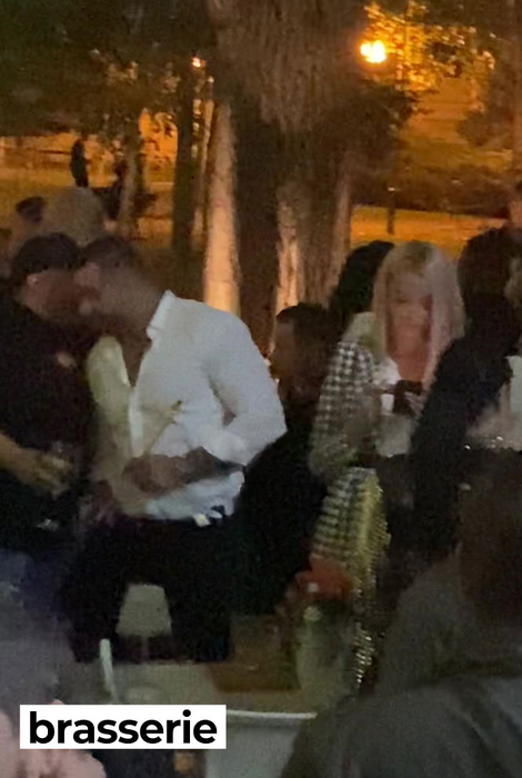 Alex Bodi și Bianca s-au distrat cu prietenii la Brasserie