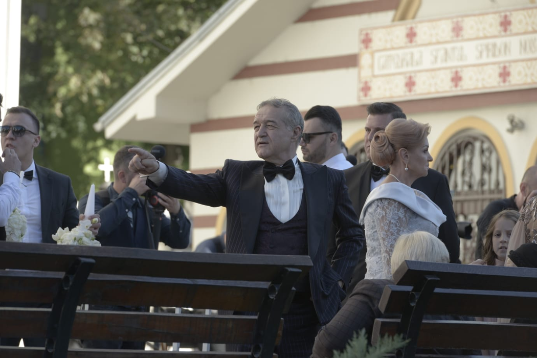 Imagini super-exclusive de la nunta care îl costă 500.000 euro pe Gigi Becali!