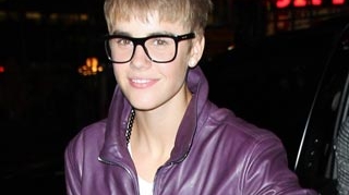 Incredibil unde s-a ajuns! N-o sa-ti vina sa crezi de ce vrea o femeie 9 milioane de dolari de la Justin Bieber!