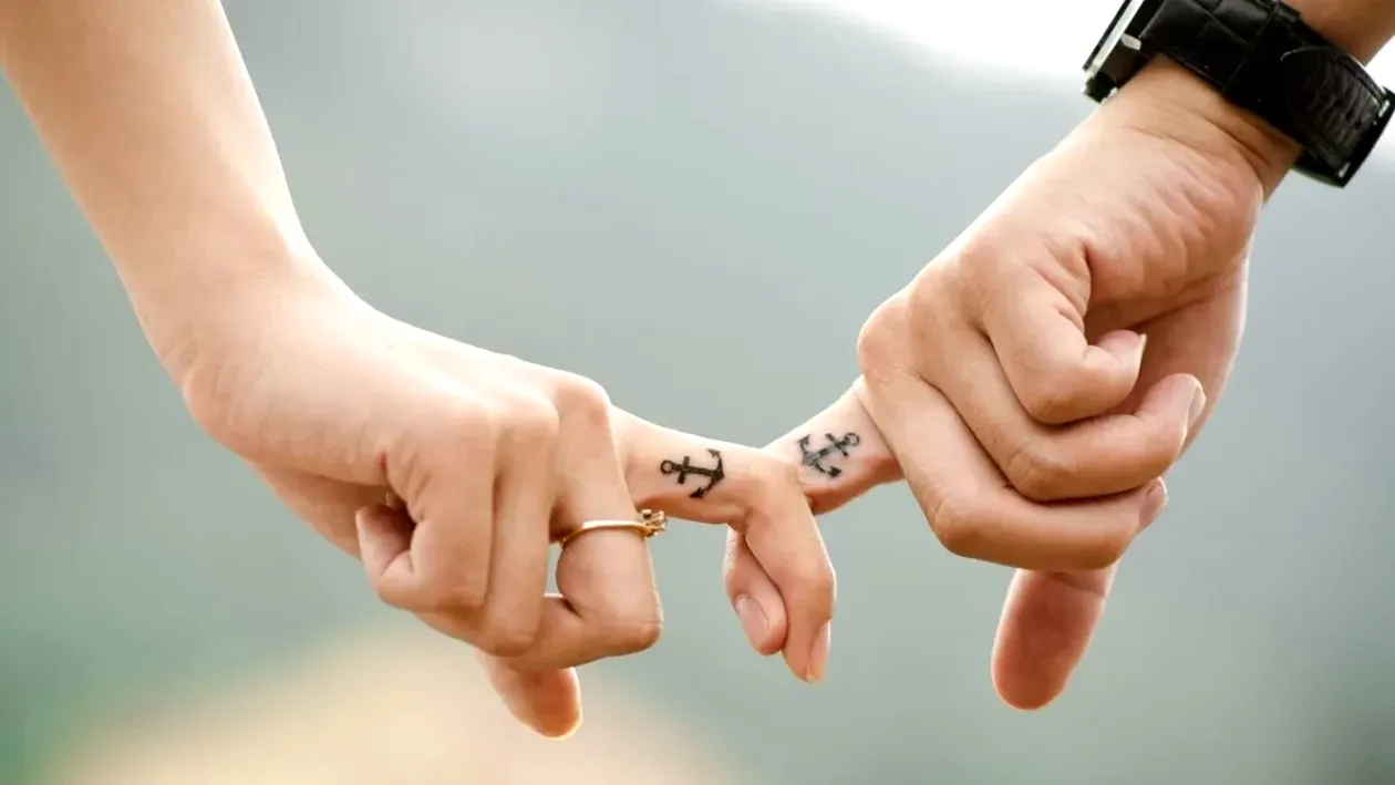 S-au despărțit din nou?! Fosta vedetă Kanal D a fost surprinsă fără iubit, înaintea sărbătorilor