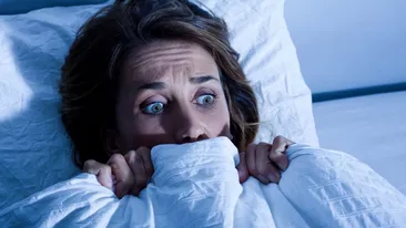 S-a mutat în casă nouă, dar când a văzut ce se afla sub covor... s-a panicat! Ce descoperire șocantă a făcut o femeie