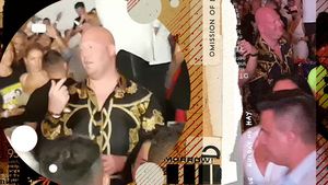 Juniorul celui mai căutat afacerist din România s-a “cazat” în club alături de…