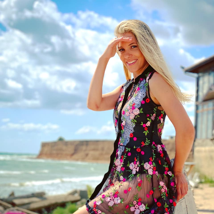Andreea Ibacka, surprinsă în poziții HOT pe placa de surf! Gestul făcut de Cabral în timp ce soția lui avea un costum de baie decoltat