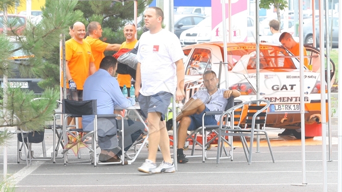 Milionarul Tatoiu, inselat de sotie cu copilotul lui!