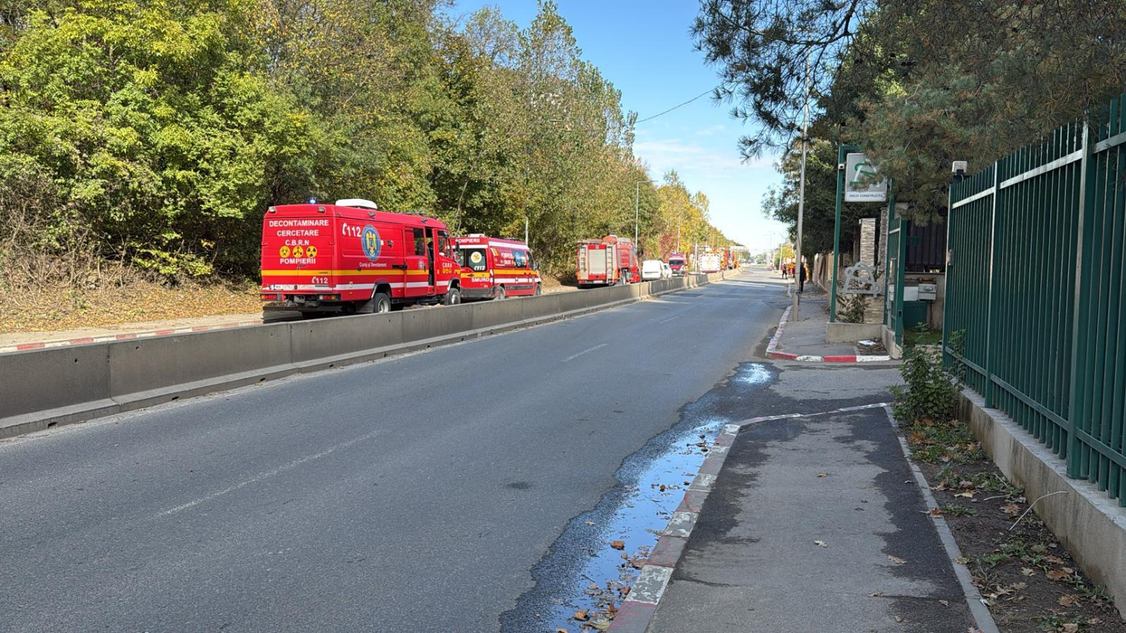 Incendiu în Pipera! Focul s-a extins și la o țeavă de gaz. O echipă Distrigaz a ajuns la fața locului, iar numeroși oameni au fost evacuați