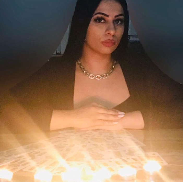 FOTO & VIDEO | Cine este și cu ce se ocupă Izabela Duduianu, fiica lui Emi Pian: „Cea mai puternică vrăjitoare din Europa”