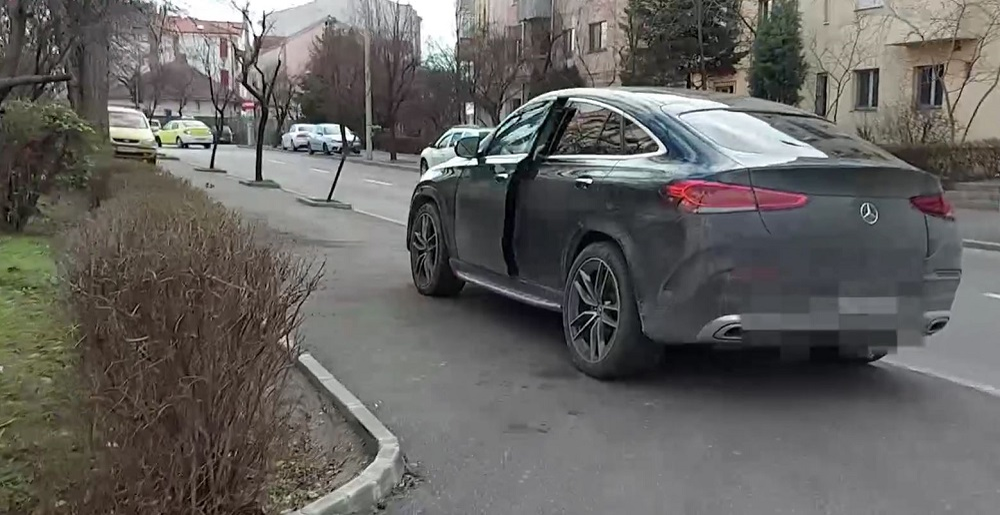 Primele imagini cu Bianca Drăgușanu, după ce a dat explicații în fața celor de la DIICOT Craiova pentru dosarul în care este anchetat Alex Bodi | VIDEO