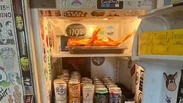 Cum s-a răzbunat un bărbat pe fosta lui soție, la câteva zile după divorț. A postat această imagine cu frigiderul lui, dar un detaliu a ieșit la iveală