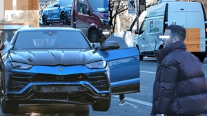 Fostul ”ginere” al lui Gigi Becali a plecat acasă pe platformă. Și-a ”înfipt” Lamborghini-ul URUS de 320.000 de euro în duba farmaciei!