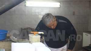 Super-grătar pentru un deţinut milionar. Celebrul Cocoşatu a avut comandă fermă de mici la… închisoare!