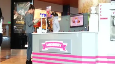 Raluca Sandu, neglijenta dupa ce a decis sa se marite. Si-a pus colanti si un pulovar larg si s-a dus la mall