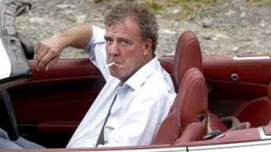 Prezentatorul emisiunii Top Gear ne face praf: "In România găseşti localităţi pe care şi Iisus le-ar numi uşor înapoiate"