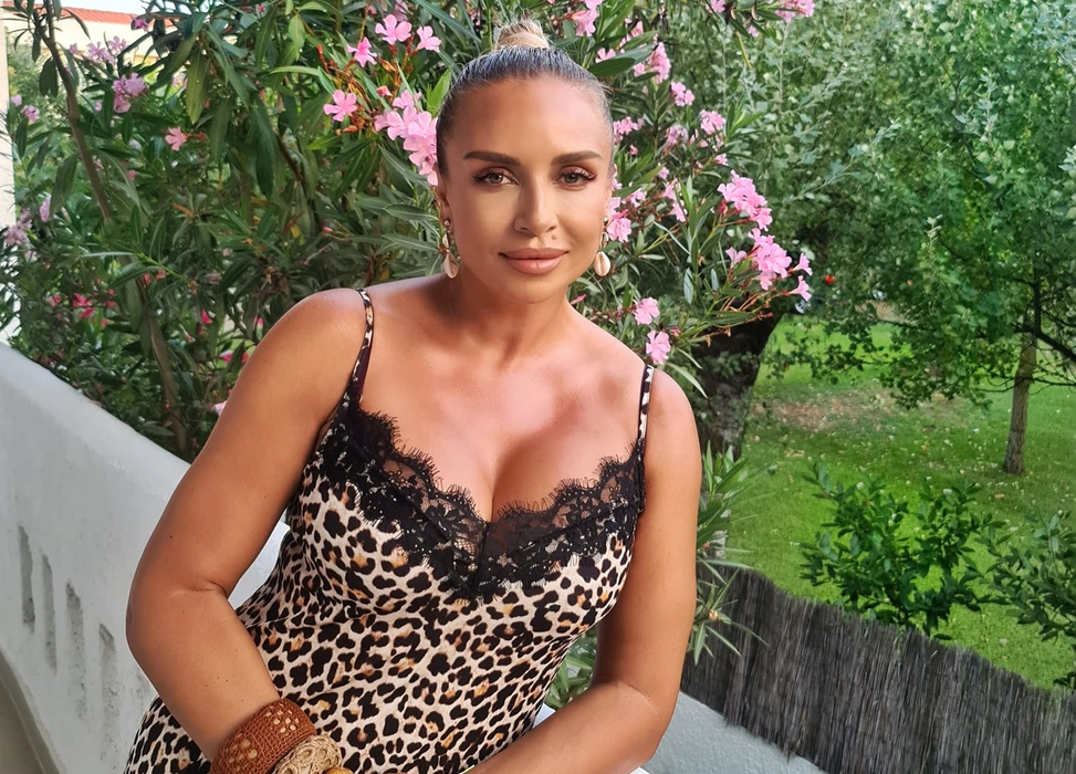 Ramona Bădescu și Adina Halas, trucul ieftin pentru dinți albi. Vedetele au zâmbet de Hollywood cu un efort minim