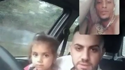 Un șofer inconștient din Craiova face live la volan cu 4 copii în mașină!