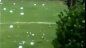 Imagini uluitoare! Gheață cât pumnul căzută din cer! 18 oameni au fost răniți VIDEO