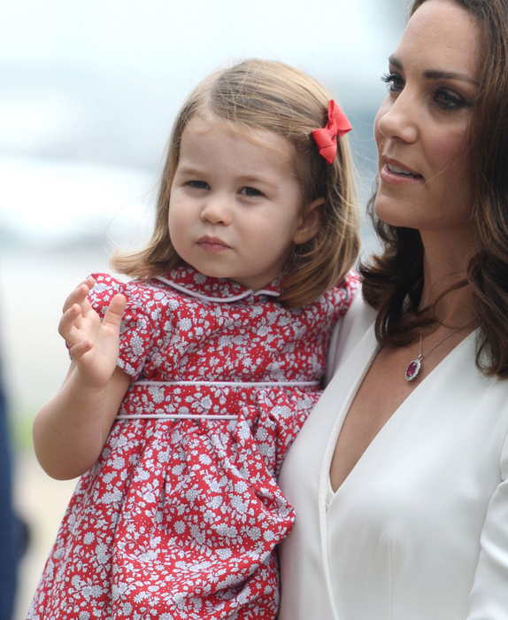 Sărbătoare mare în Anglia! Prințesa Charlotte a împlinit 3 ani