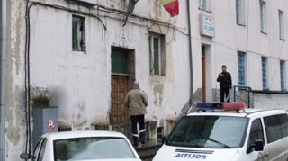 Si-a facut streang din curea si s-a spanzurat in sediul politiei