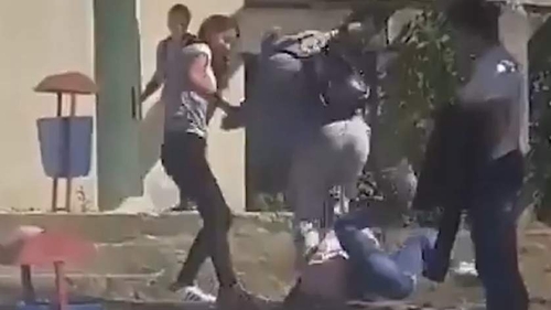 Anchetă la Vaslui, după ce două fete s-au bătut în curtea unui liceu. VIDEO