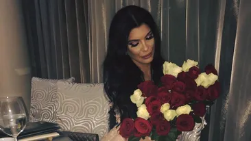 ANDREEA TONCIU i-a rupt turta feţei ei, REBECCA! Bruneta a făcut furori cu rochia aleasă, dar nici ANAMARIA PRODAN nu s-a lăsat mai prejos!