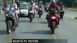 VIDEO Mireasa pe motocicleta! Ai vrea o asa nunta?