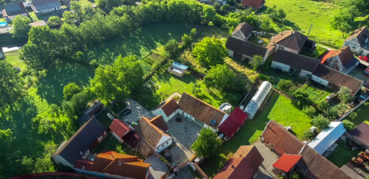 Așa arată casa imensă a lui Tudor Chirilă de la Porumbacu. Foto: captură YouTube (Inside Channel)
