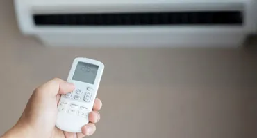 Orașul care a interzis aerul condiționat la liber. Amendă de 214.000 lei + poliția spionează rezidenții italieni