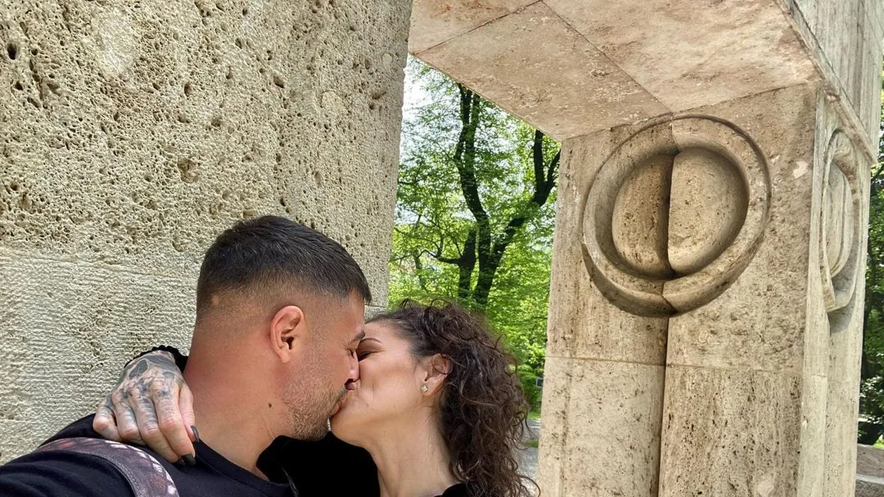 Roxana Vancea dezvăluie câteva kilograme a acumulat până acum. Bruneta nu se abţine de la mâncare!