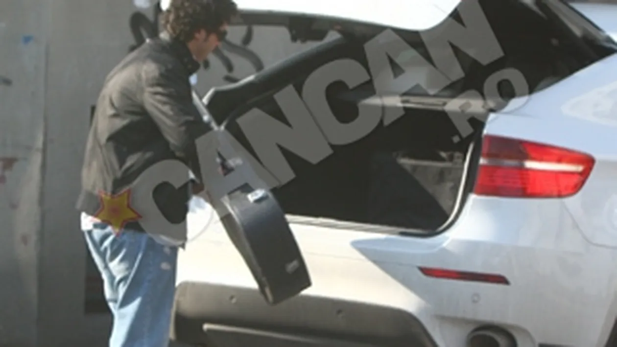 Pepe isi duce acasa colegii cu masina