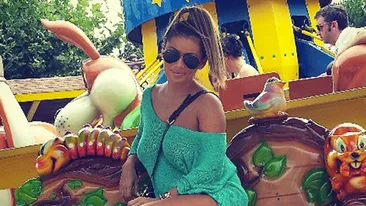 Si-a lasat la vedere aproape tot! Ipostaza provocatoare in care s-a fotografiat Roxana Vancea in aceasta dimineata, la plaja