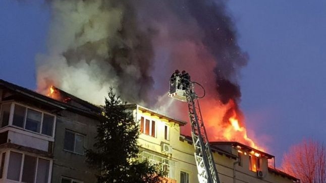 Incendiu într-un bloc din Timișoara: 18 persoane au fost evacuate, 20 s-au autoevacuat