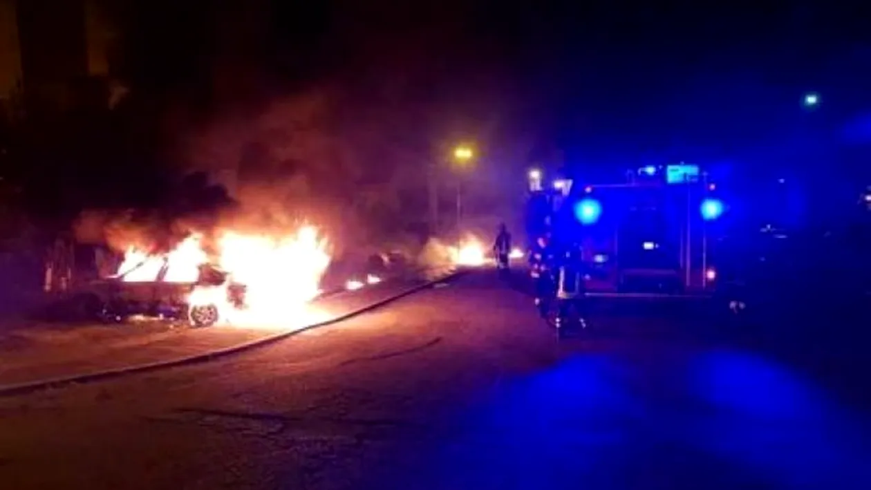 Maşinile românilor din oraşul italian Bisignano au fost incendiate! Poliţiştii cred că a fost vorba de o mână criminală