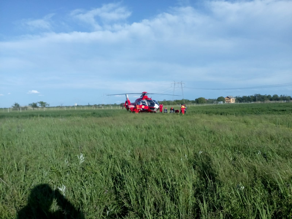 La locul accidentului a ajuns și un elicopter SMURD